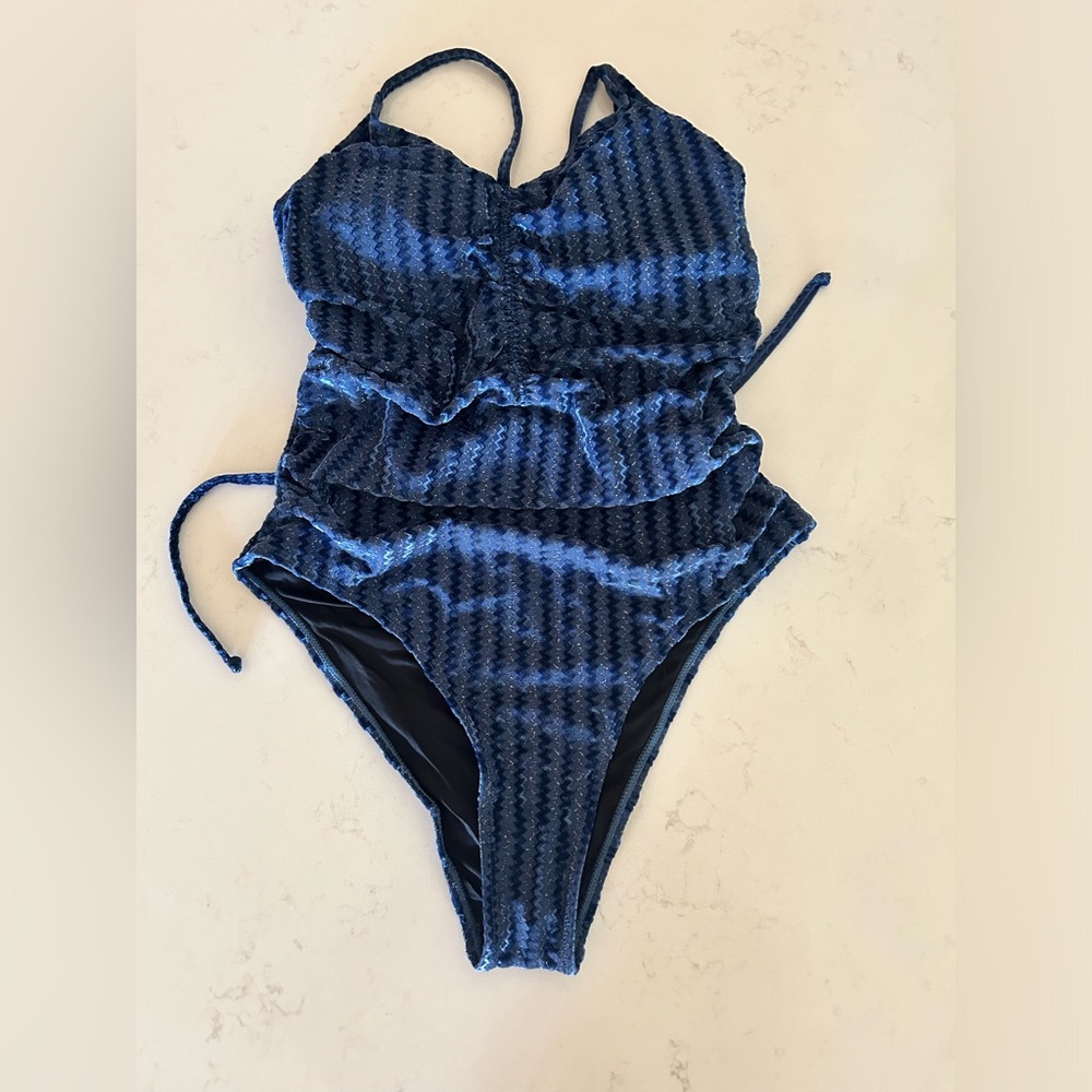 CUPSHE V-NECK VELVET RUCHING ONE-PIECE (L); navy blue silver shapewear swimsuit